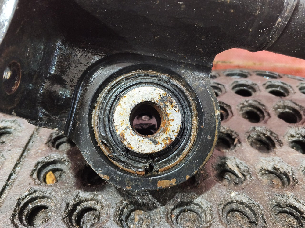 Кронштейн крыла задний левый 2023г