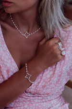 Колье «Клевер» с бусинами из жемчуга