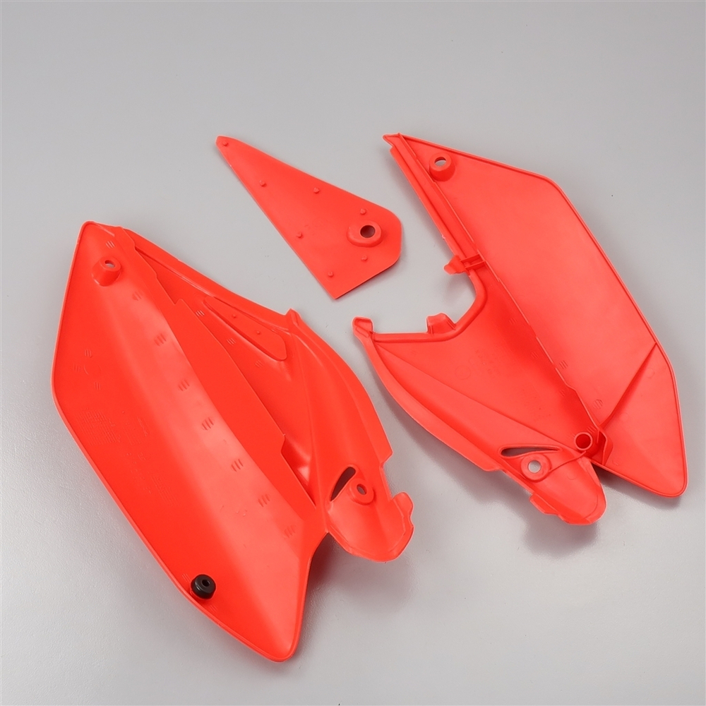 Пластик боковой задний UFO красный Honda CRF250X 04-17