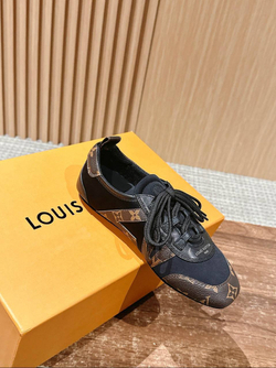 Женские кроссовки Louis Vuitton Sneakerina коричневого цвета с инициалами