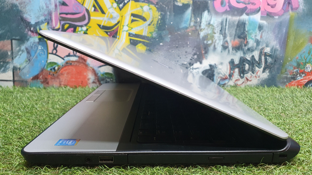 Ноутбук HP i5-5/8Gb/R5 M200 2Gb