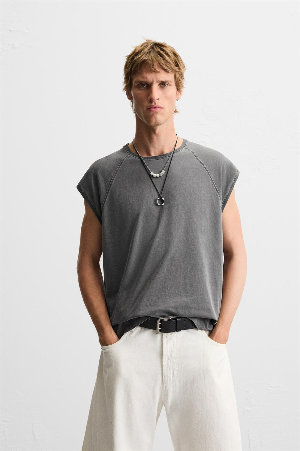 Топ relaxed fit без рукавов