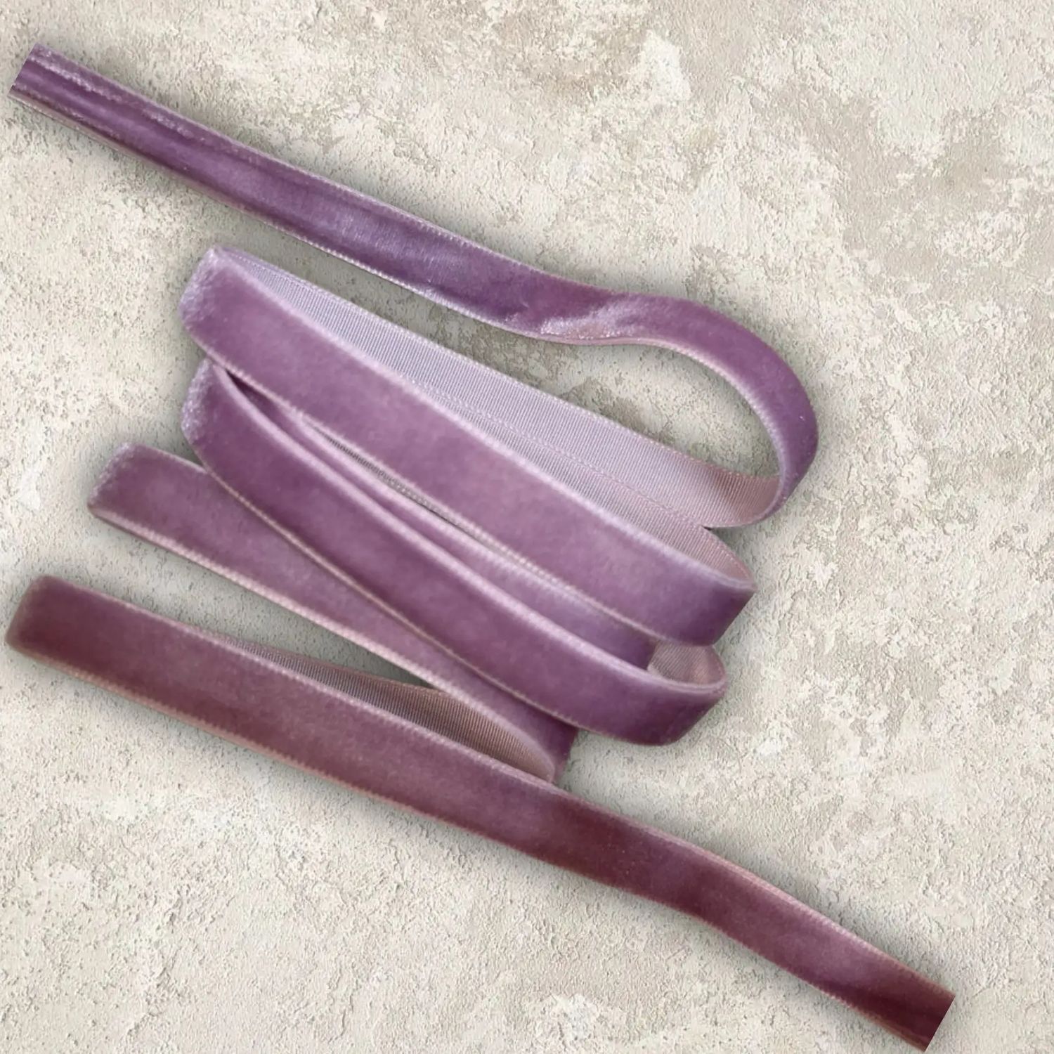 Лента бархатная, 1см , цвет светло-сиреневый (1м)