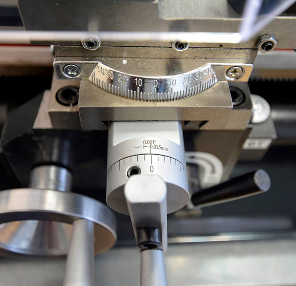 Токарный станок по металлу MetalMaster RED S712