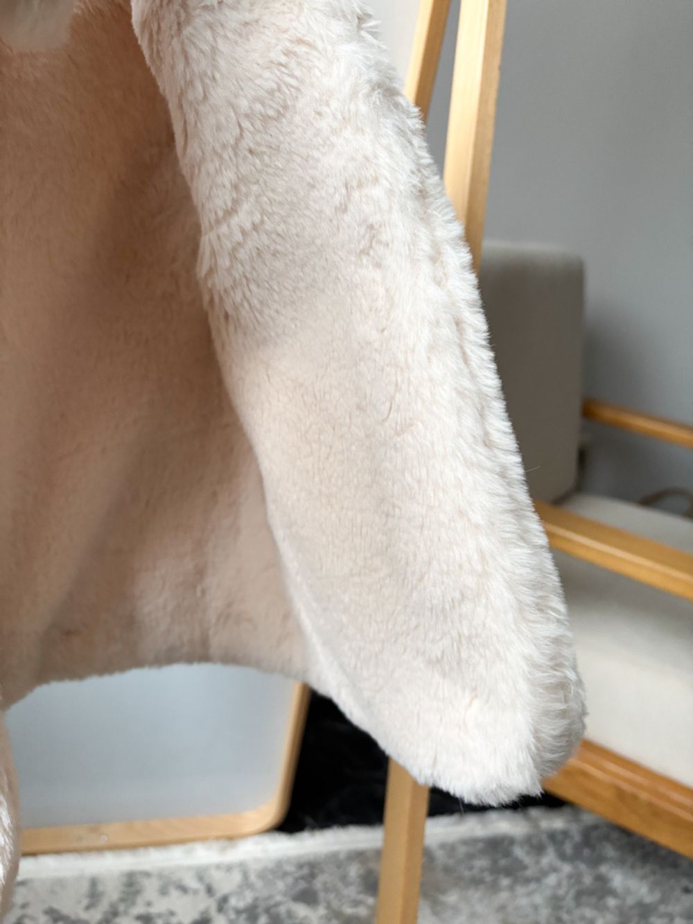 Шерстяной жилет Louise Misha, 122