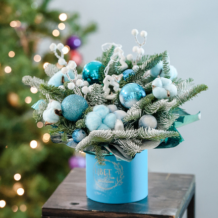 Нежная композиция с нобилисом в голубом оформлении