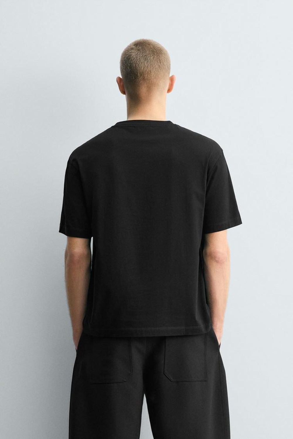 ZARA ФУТБОЛКА ИЗ МЕРСЕРИЗОВАННОГО ХЛОПКА С КОРОТКИМИ РУКАВАМИ, ЧЕРНЫЙ