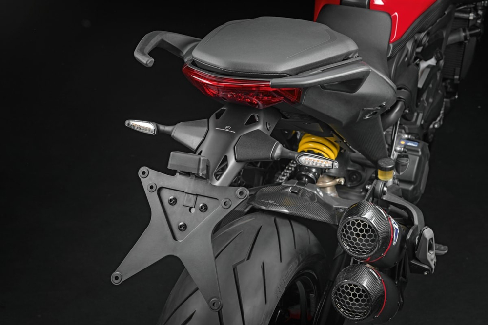 97381881AA DUCATI ALUMINIUM PLATE HOLDER (M 937)