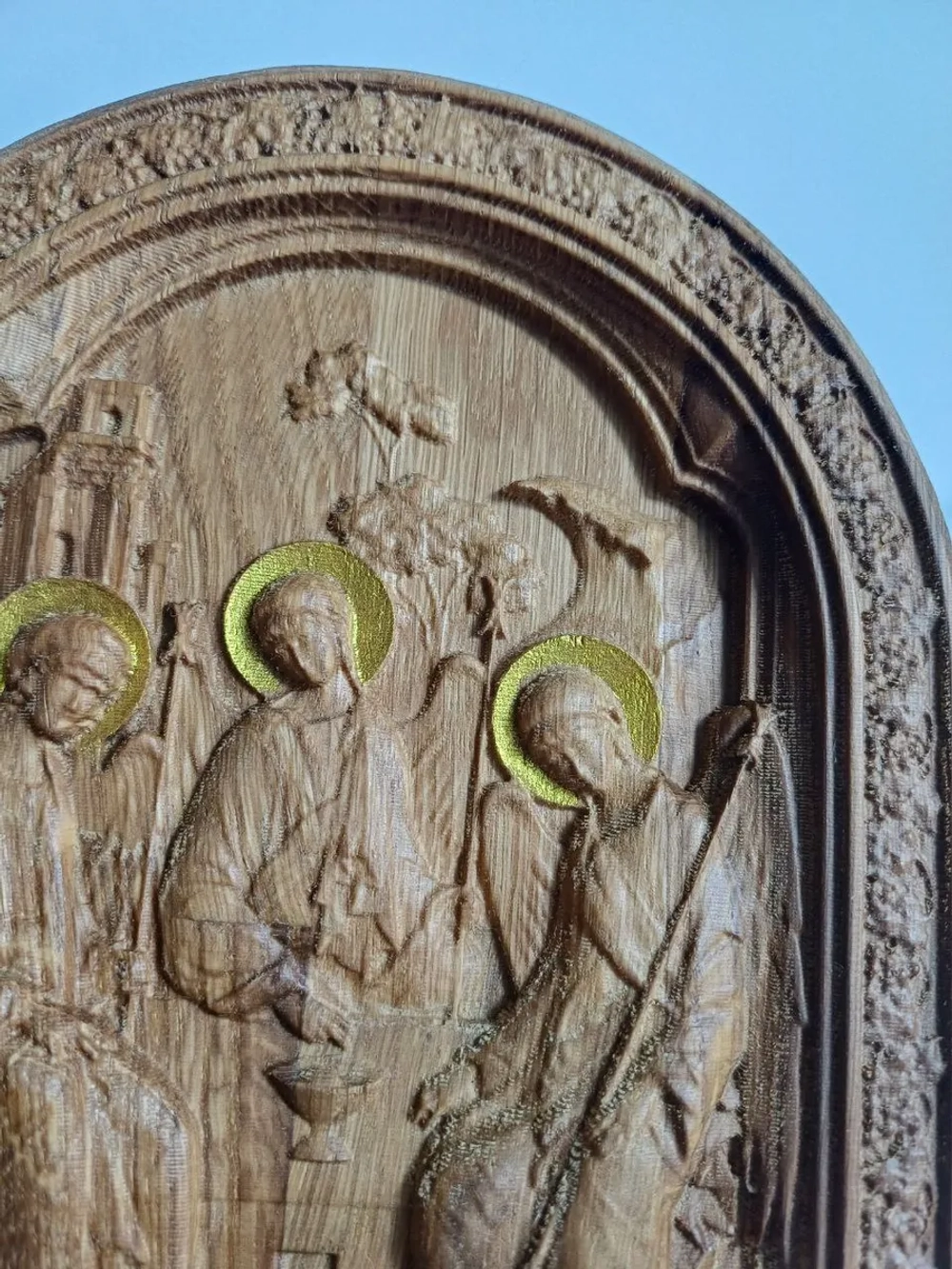 Освященная Икона Святой Троицы резная из дуба 14х17.5 см