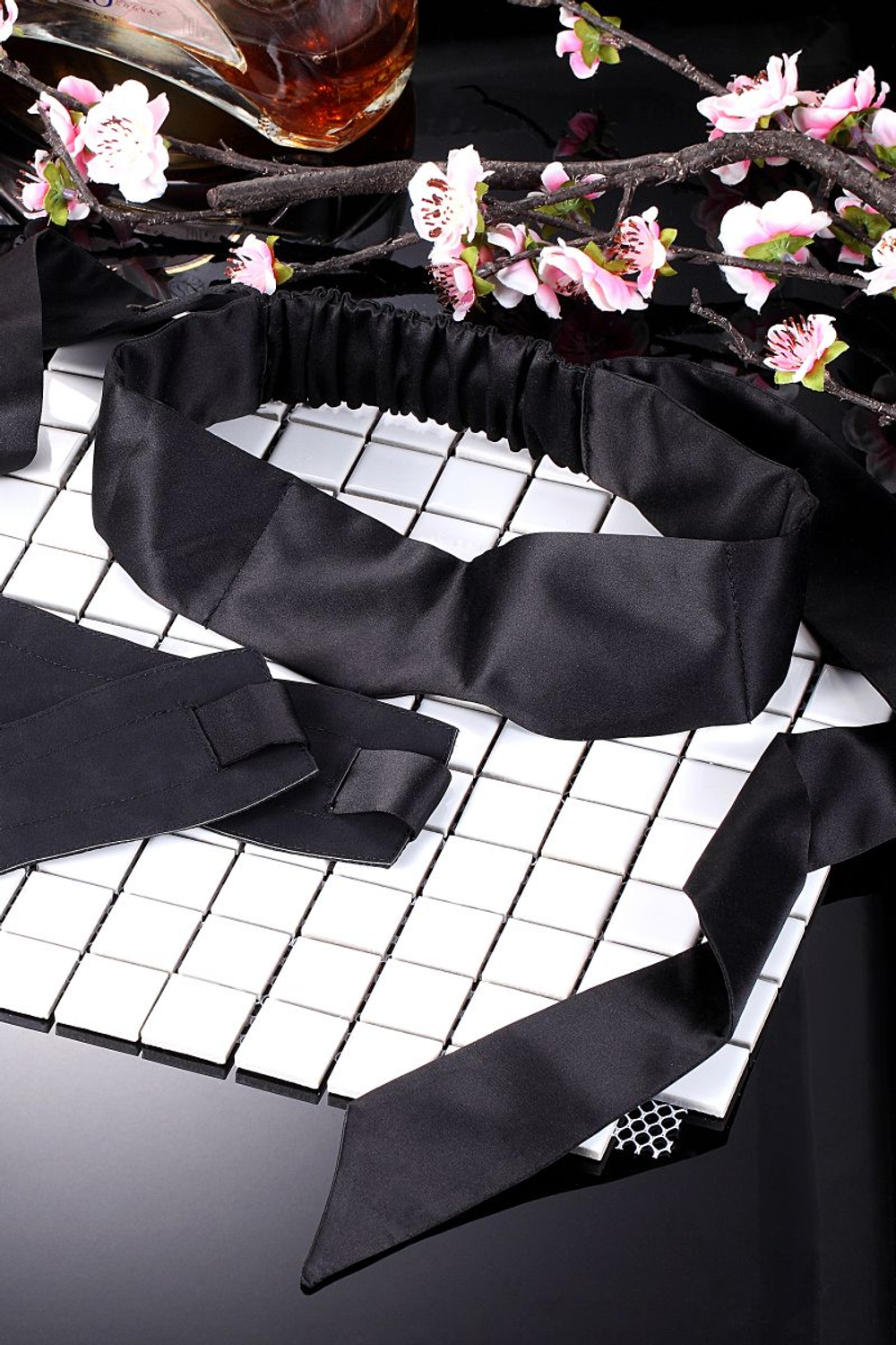 Набор для фиксации Romfun - маска на глаза и наручники (Цвет: черный)