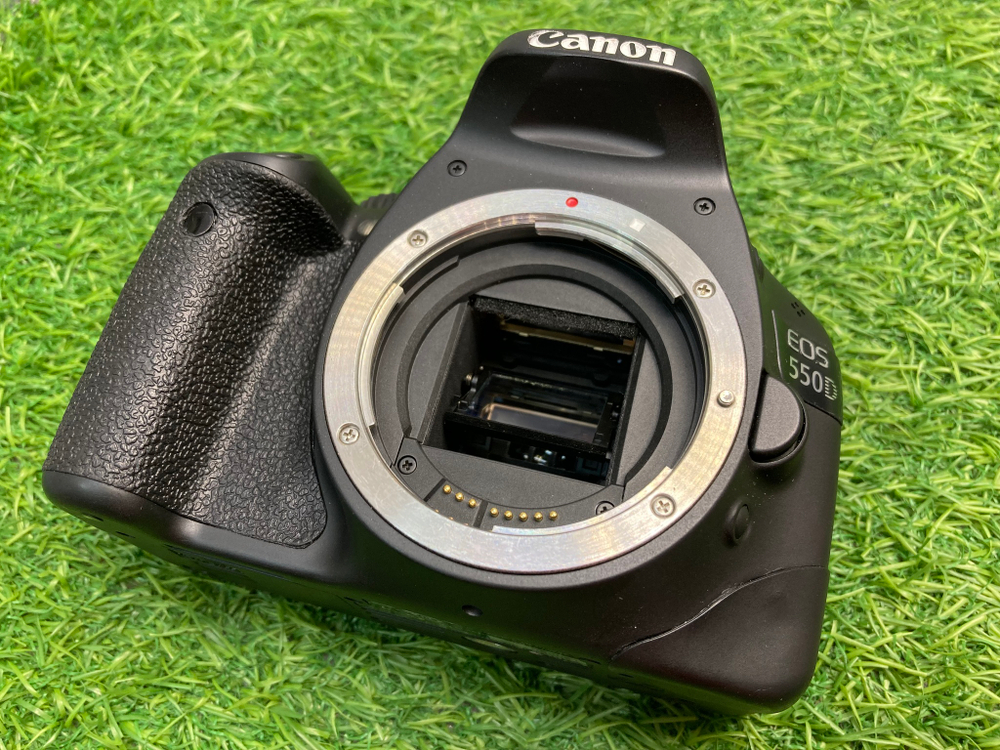 Canon EOS 550D Kit 18-55mm IS 49.000 кадров