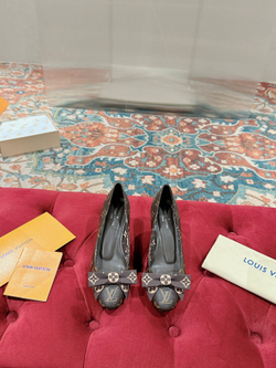 Louis Vuitton Pump (4 colors)