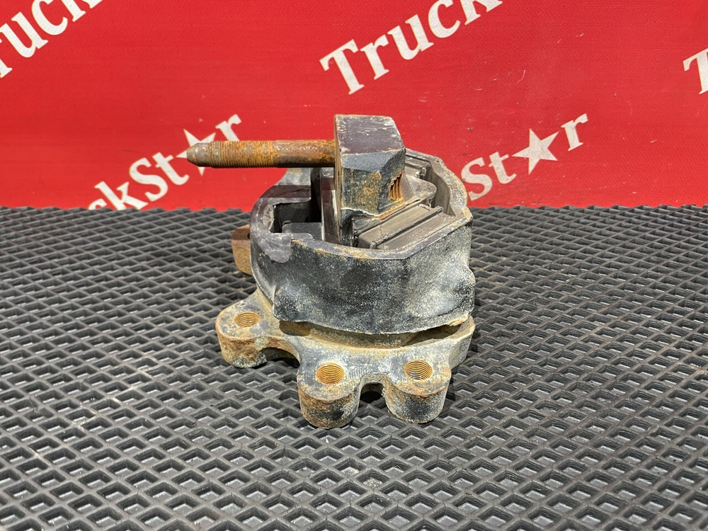 Подушка двигателя 2023г