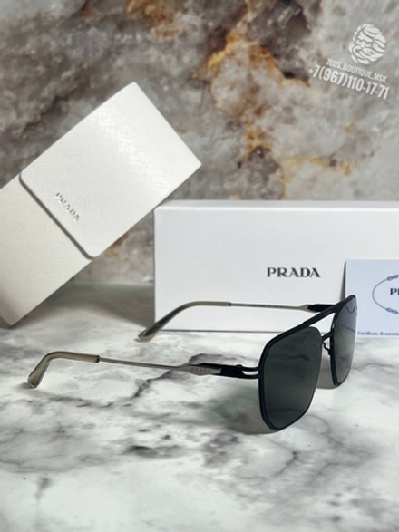 Солнечные очки Prada