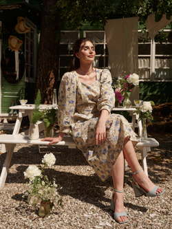 Платье с вырезом-сердечко