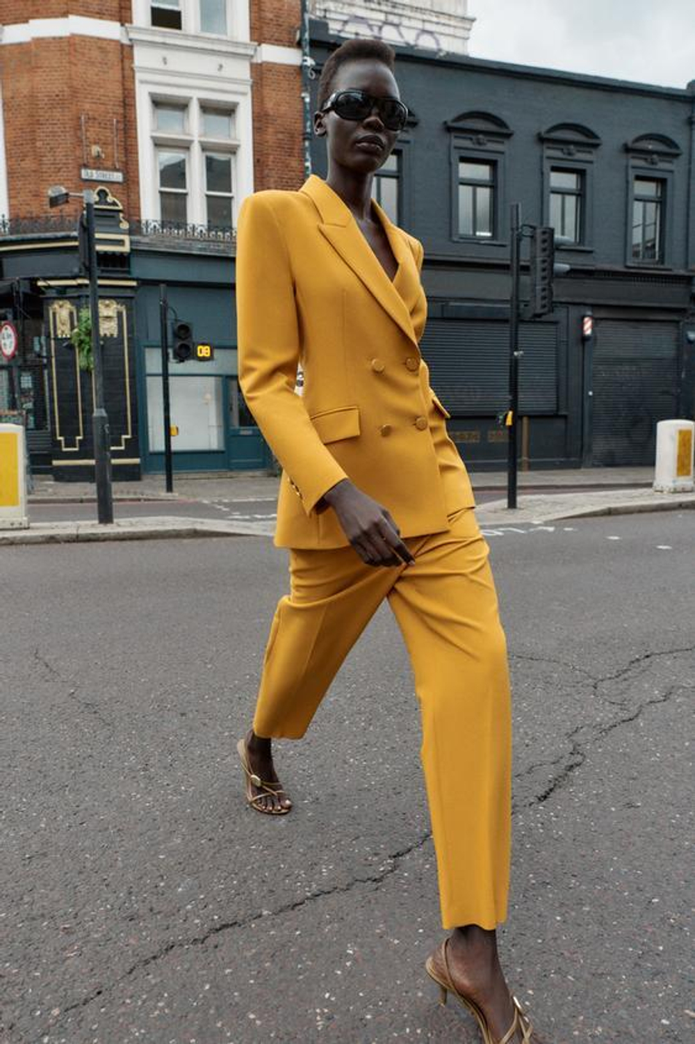 ZARA БРЮКИ СЛИМ С ВЫСОКОЙ ПОСАДКОЙ, ГОРЧИЧНЫЙ