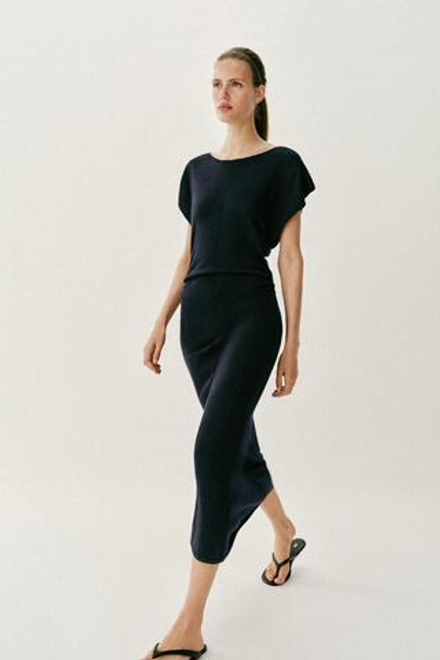 ZARA ДЛИННОЕ ТРИКОТАЖНОЕ ПЛАТЬЕ СО СБОРКАМИ ПО БОКАМ, МОРСКОЙ СИНИЙ