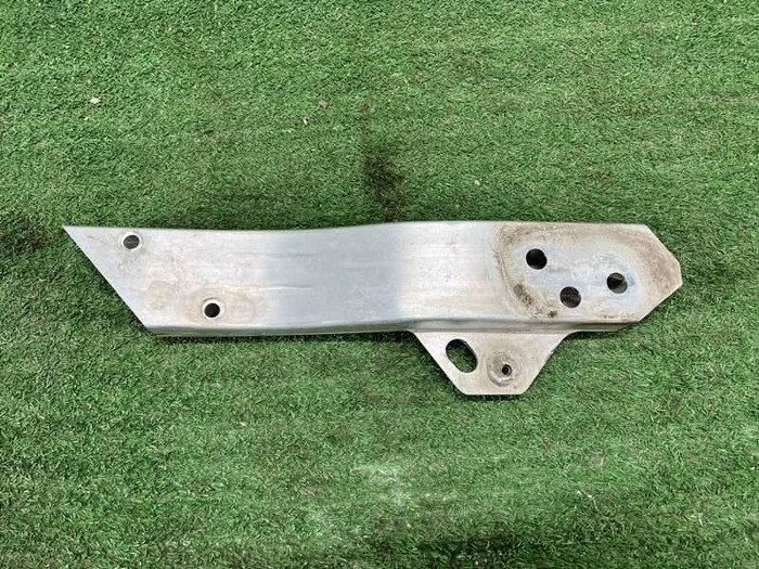 Кронштейн передней панели Mercedes E W213 (16-23)