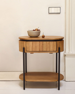 Licia Прикроватная тумбочка из дерева манго с натуральной отделкой 55 x 56 см