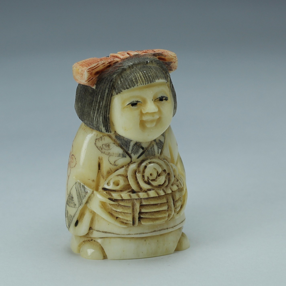 Нэцкэ Гейша с корзиной цветов