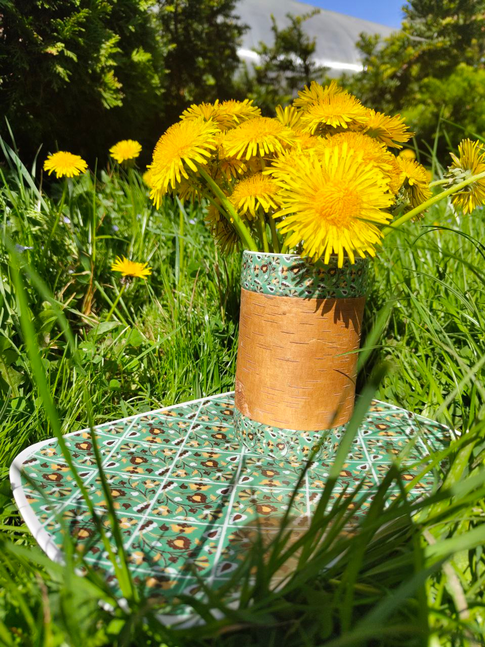 Кружка большая фарфоровая без ручки с берестой. Коллекция Изразец Коломенское. Цветы.