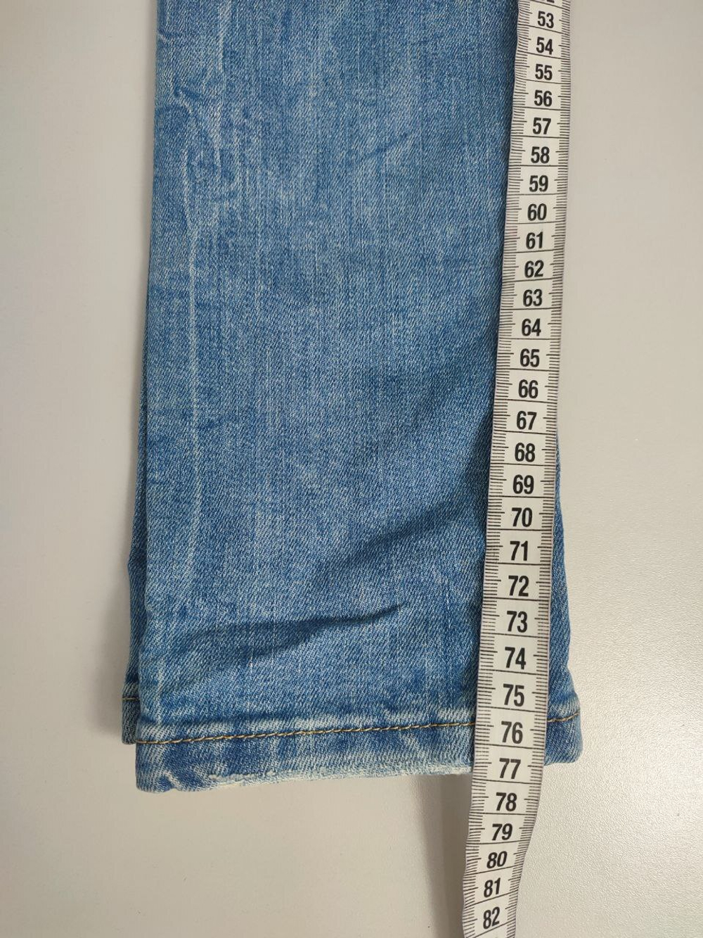 Джинсы Diesel с рваным эффектом 42 размер