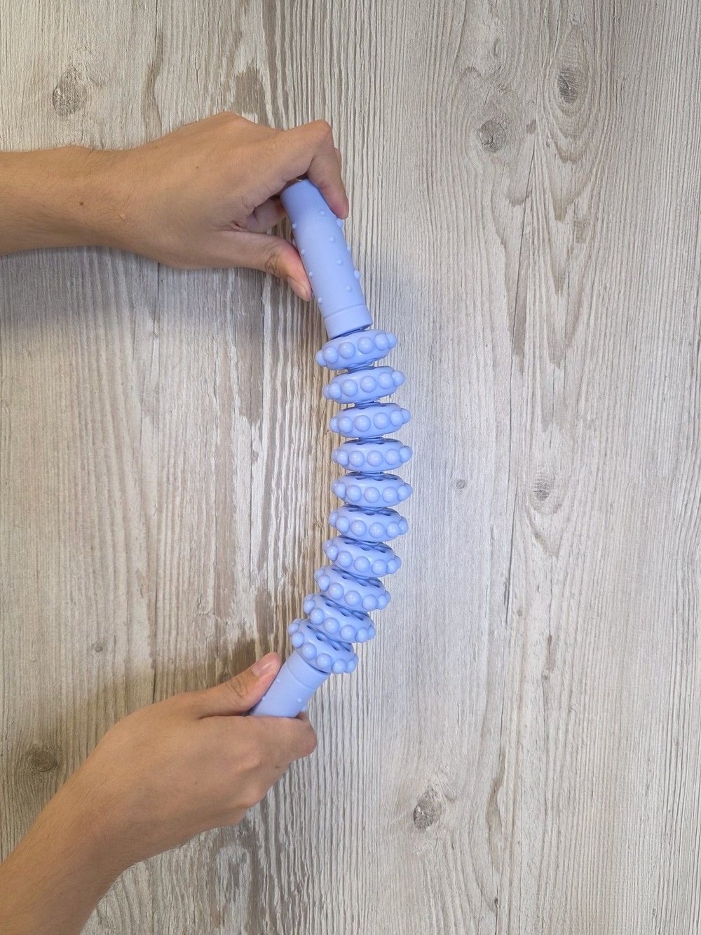 Ручной роликовый массажер для тела 38 см голубой (0038-1)