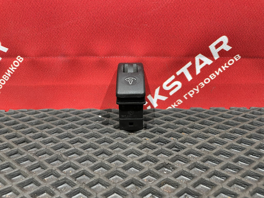 Кнопка освещения панели приборов