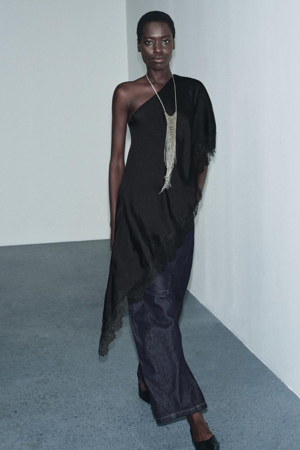 ZARA АСИММЕТРИЧНЫЙ ТОП С КРУЖЕВОМ — ZW COLLECTION, ЧЕРНЫЙ