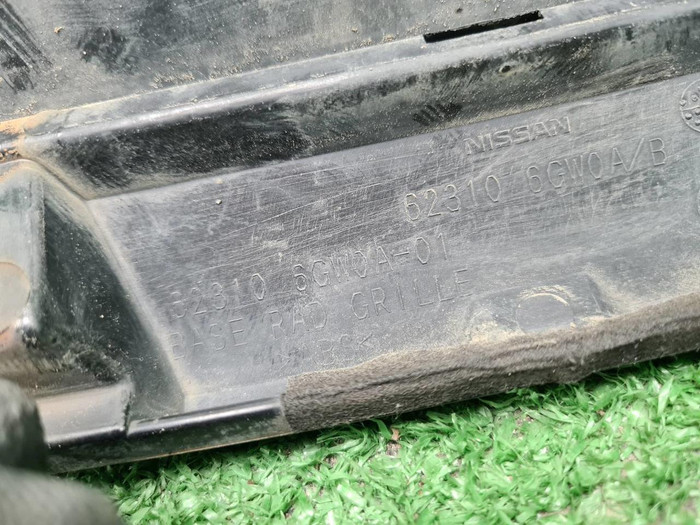 Решетка радиатора Infiniti QX80 (2017-2020)