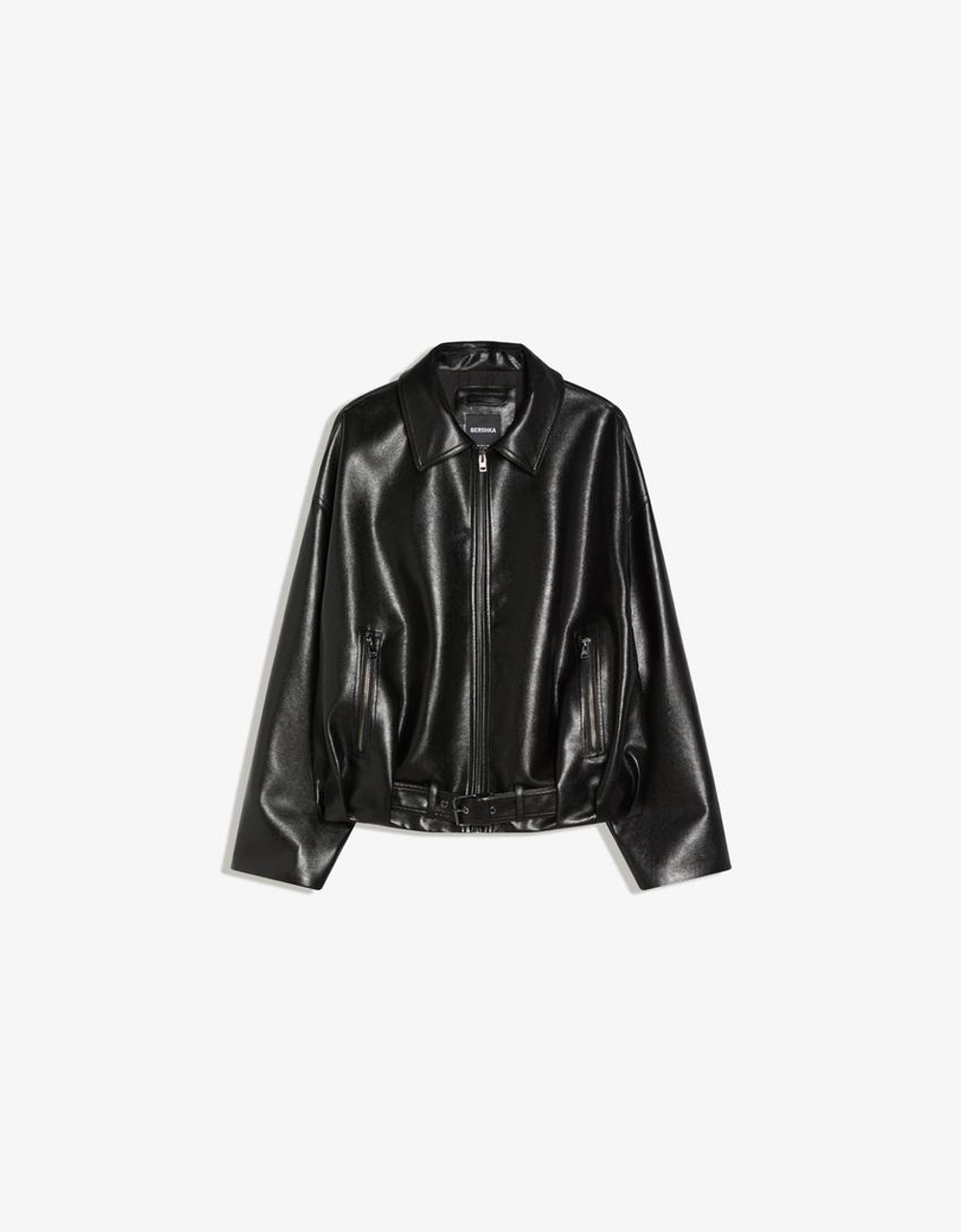 BERSHKA Бомбер из искусственной кожи с поясом, черный