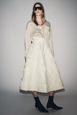 ZARA ЮБКА МИДИ ИЗ РЕЛЬЕФНОЙ ТКАНИ — ZW COLLECTION, ЭКРЮ