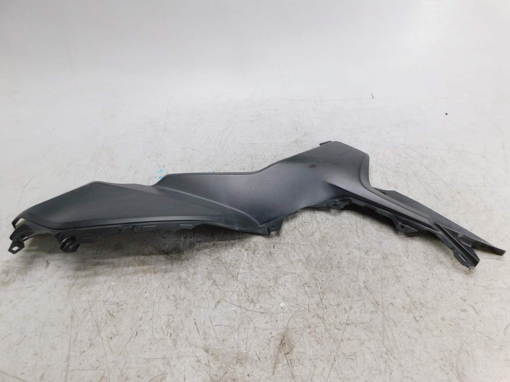 Пластик боковой правый Honda NC750S 83601-MGS-D100