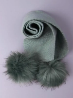 Шарф зимний вязаный с помпонами для детей