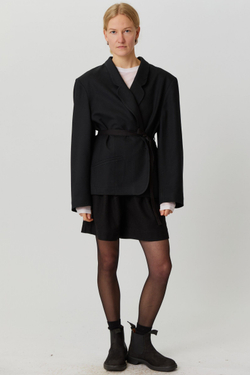 Объемный винтажный жакет на завязках