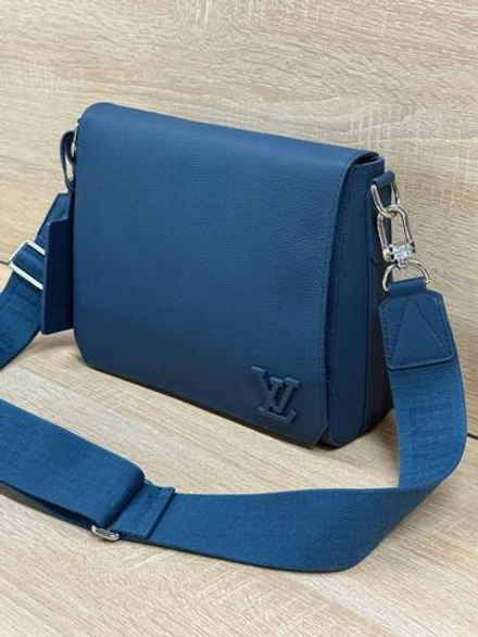 Сумка-мессенджер Louis Vuitton