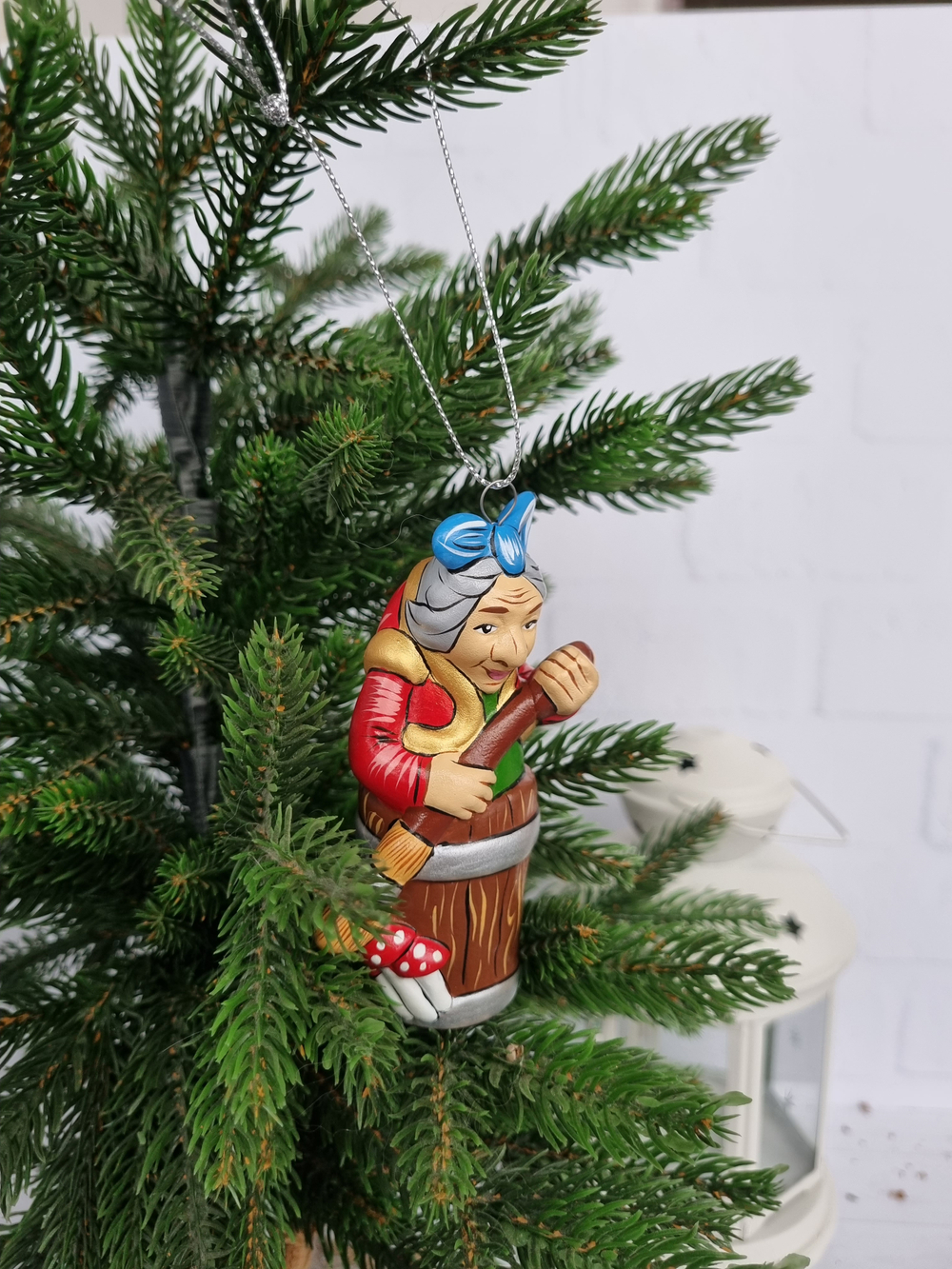 Баба яга ёлочная игрушка из фарфора