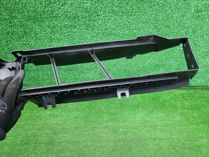 Воздуховод радиатора нижний BMW 6er G32 (20-23)