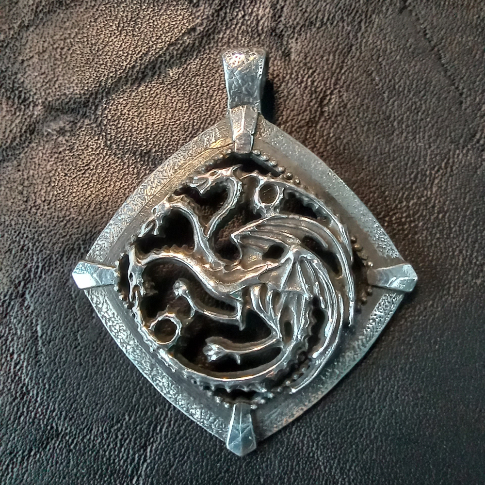 Подвеска. Герб дома Таргариенов