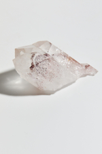 Горный хрусталь с гематитовым фантомом