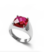 Кольцо-печатка Правлю миром с корундом рубина