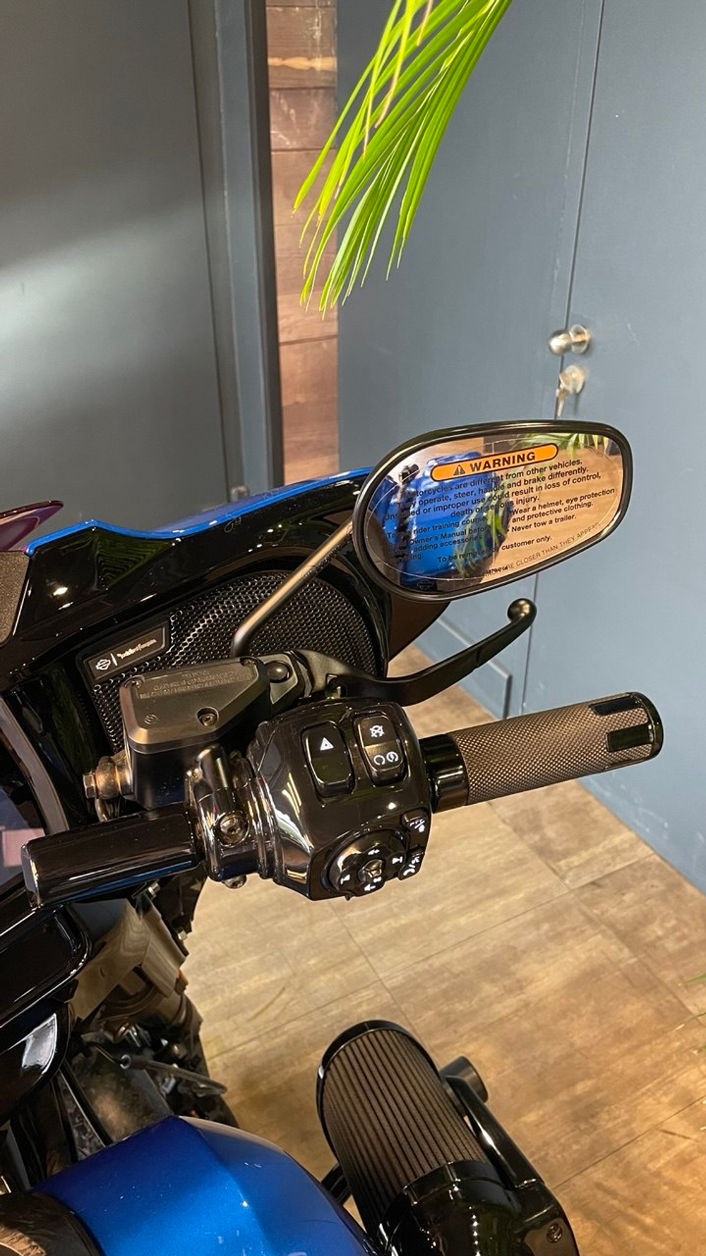 Harley-Davidson CVO Street Glide ST, 2026 "Electric Coast"