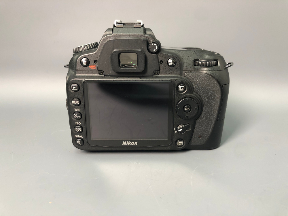 Nikon D90 1800 кадров пробега.