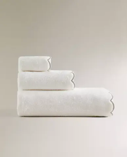 ZARA HOME БАННОЕ ПОЛОТЕНЦЕ С ВОЛНИСТОЙ КРОМКОЙ, СЕРЕБРЯНЫЙ