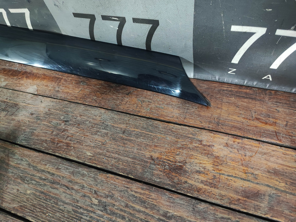 Накладка лобового стекла левая Ford Explorer 5 10-19 Б/У Оригинал BB5Z7803137AB