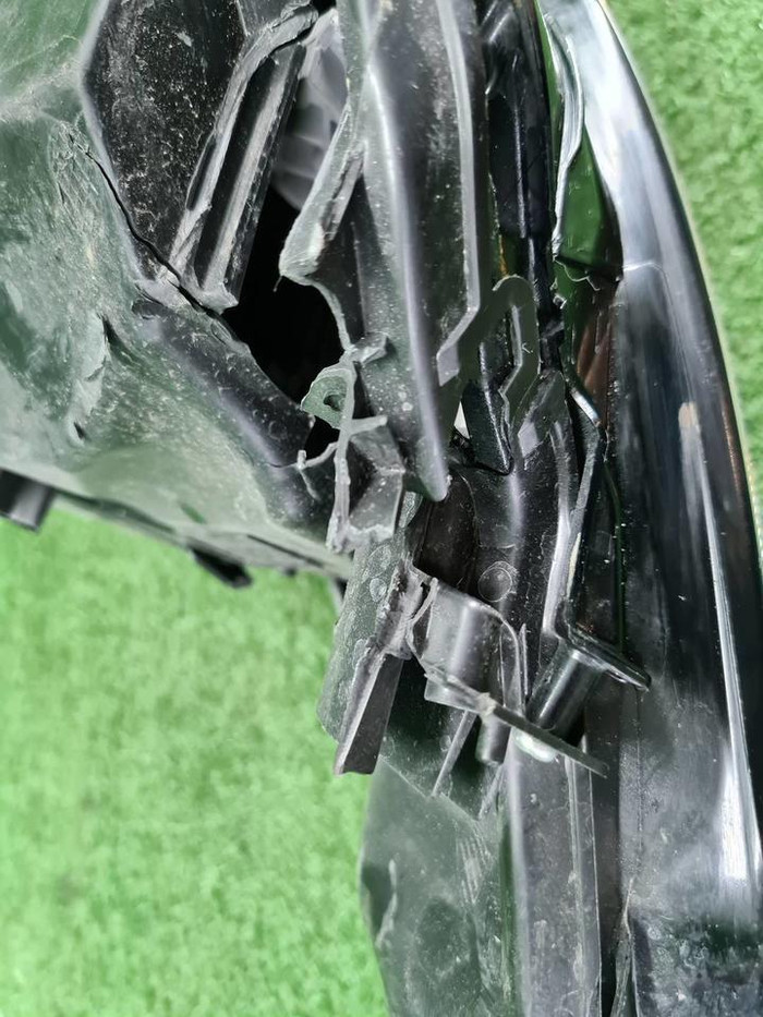 Битая Фара левая Toyota Camry xv70 (2020-н.в.) LED