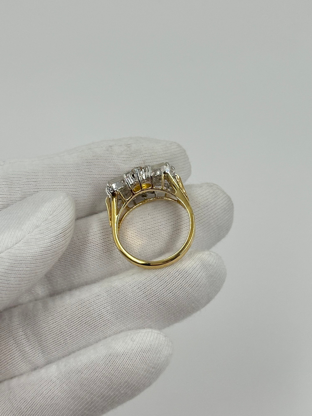 Кольцо с жёлтым кристаллом