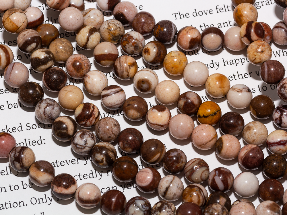 Нить бусин из яшмы 6,8мм