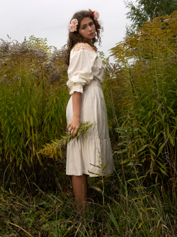 Платье "Кострома" с вышивкой из 100% натурального шелка Миди
