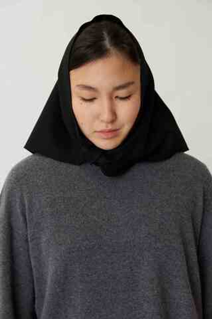 Косынка из костюмной черной шерсти